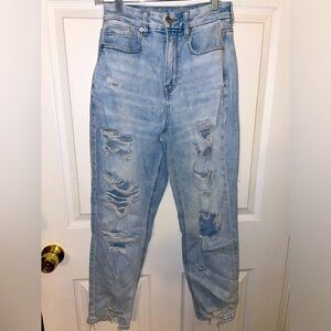 EUC AMERICAN EAGLE CURVY MOM JEANS